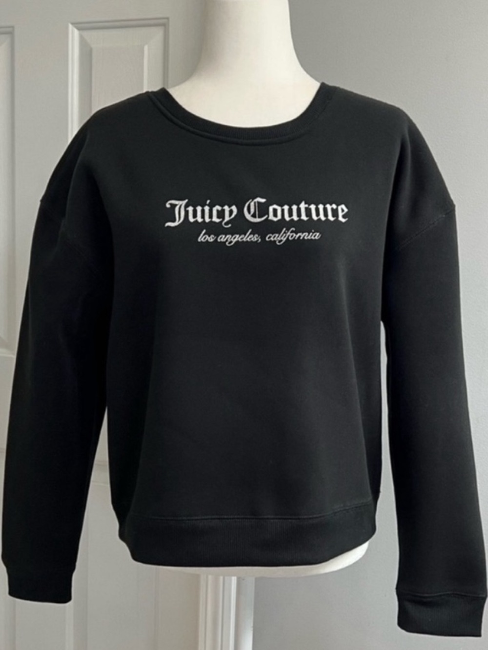 Juicy Couture Black Crewneck
Sweatshirt Size L